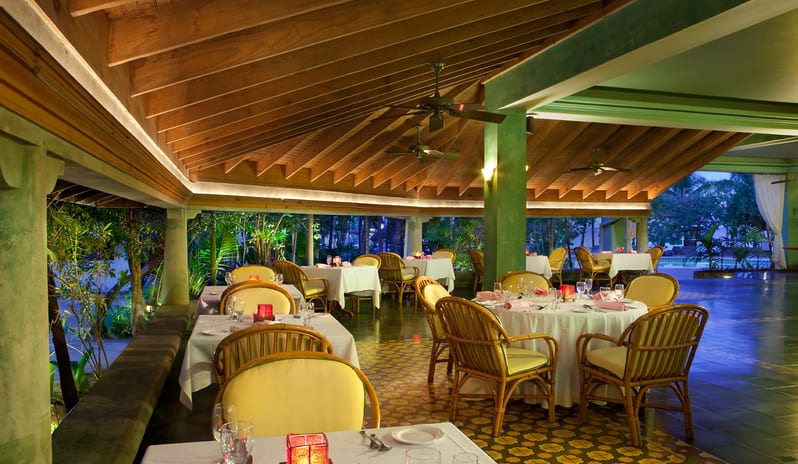 Couples Swept Away-The Palms Restaurant_118